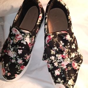 Halogen Woman's Sneakers (size 8)